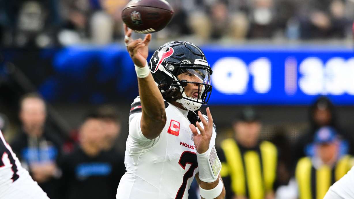 Texans clinch third consecutive playoff berth with 20-16 win over Chargers
