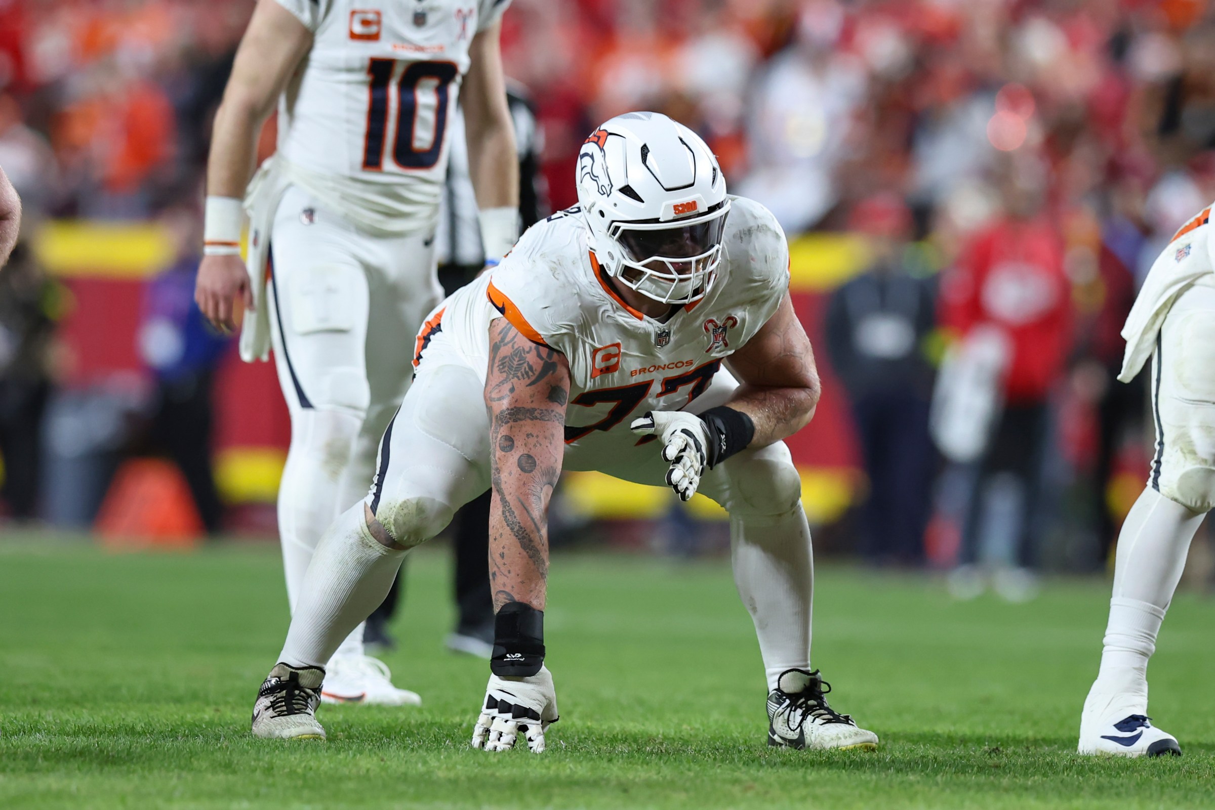 KANSAS CITY, MO - DECEMBER 25: Denver Broncos guard Quinn Meinerz (77) before the snap in the second quarter of a Christmas Day NFL game between the Denver Broncos and Kansas City Chiefs on December 25, 2025 at GEHA Field at Arrowhead Stadium in Kansas City, MO. (Photo by Scott Winters/Icon Sportswire via Getty Images)