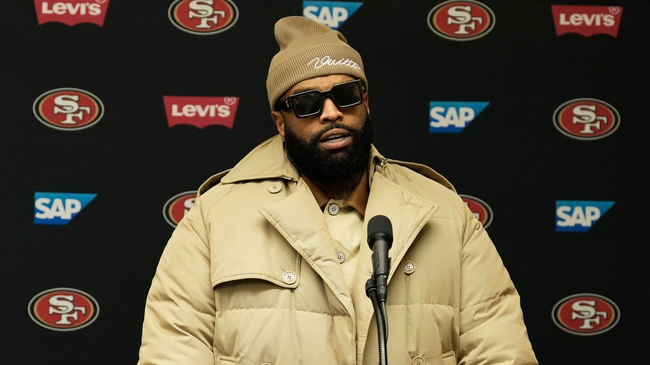 49ers' Trent Williams exits with hamstring injury on first play vs. Bears