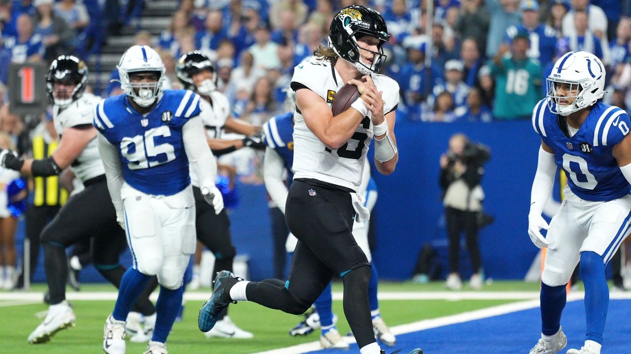 Trevor Lawrence runs for 2 scores as Jaguars close in on AFC South title with 23-17 win over Colts