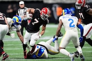 Atlanta Falcons running back Bijan Robinson (7) carries against Los Angeles Rams defensive...