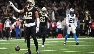 Carolina Panthers can't hold late lead, fall to Saints, 20-17 on last-second field goal