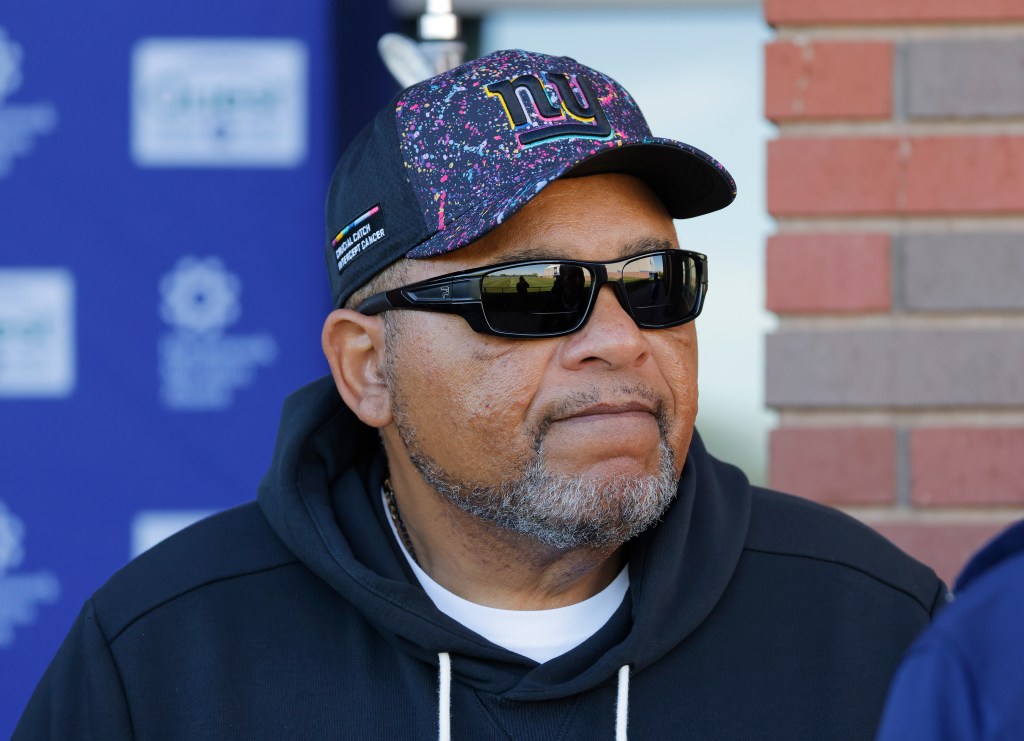 Giants defensive line coach Andre Patterson