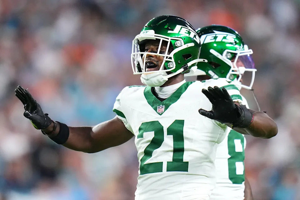 Sep 29, 2025; Miami Gardens, Florida, USA; New York Jets cornerback Brandon Stephens (21) reacts after a play against the Miami Dolphins during the first half at Hard Rock Stadium. Mandatory Credit: Rich Storry-Imagn Images