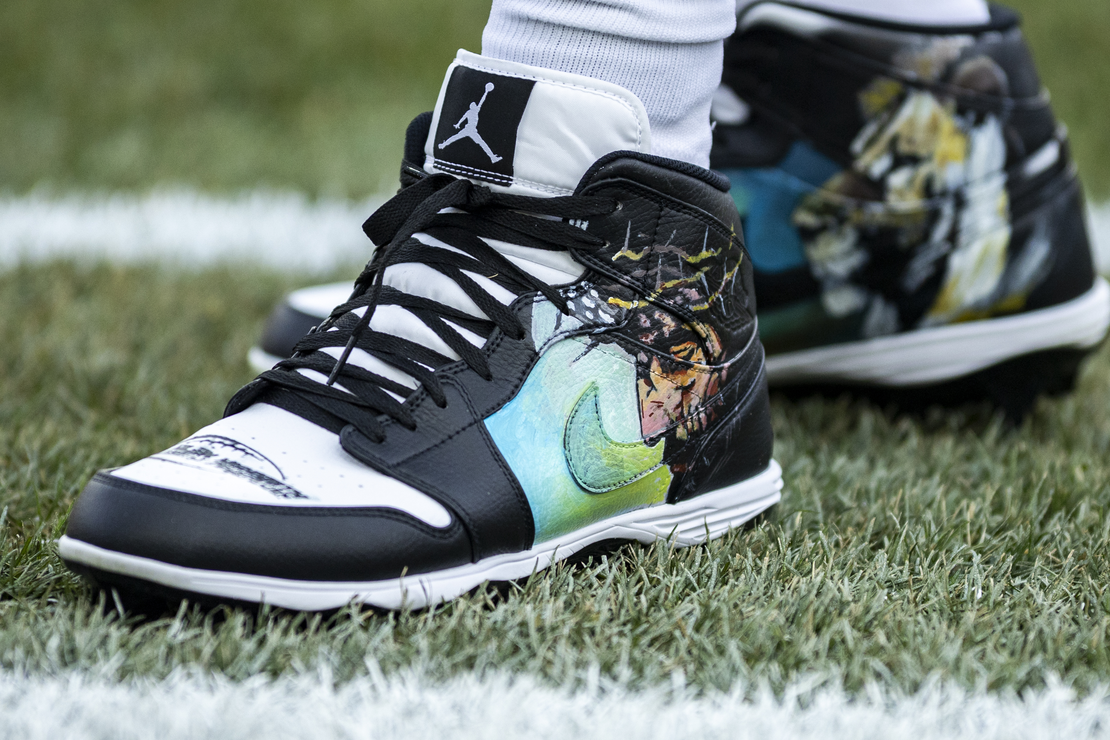 Pittsburgh Steelers linebacker Alex Highsmith (56) cleats during pre-game. Pittsburgh Steelers vs. Buffalo BillsKylee Surike | Special to PennLive
