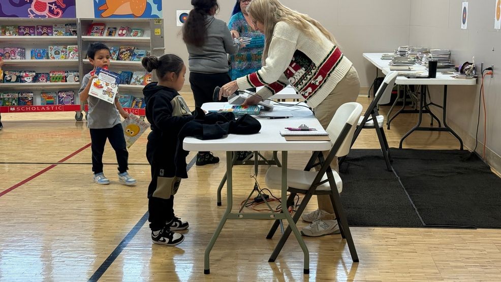 Oneida Nation Elementary School held its annual book fair. The Green Bay Packers buying three books for every student in pre-K through 8th grade, as well as, donating another 250 books to the school. (WLUK){p}{/p}