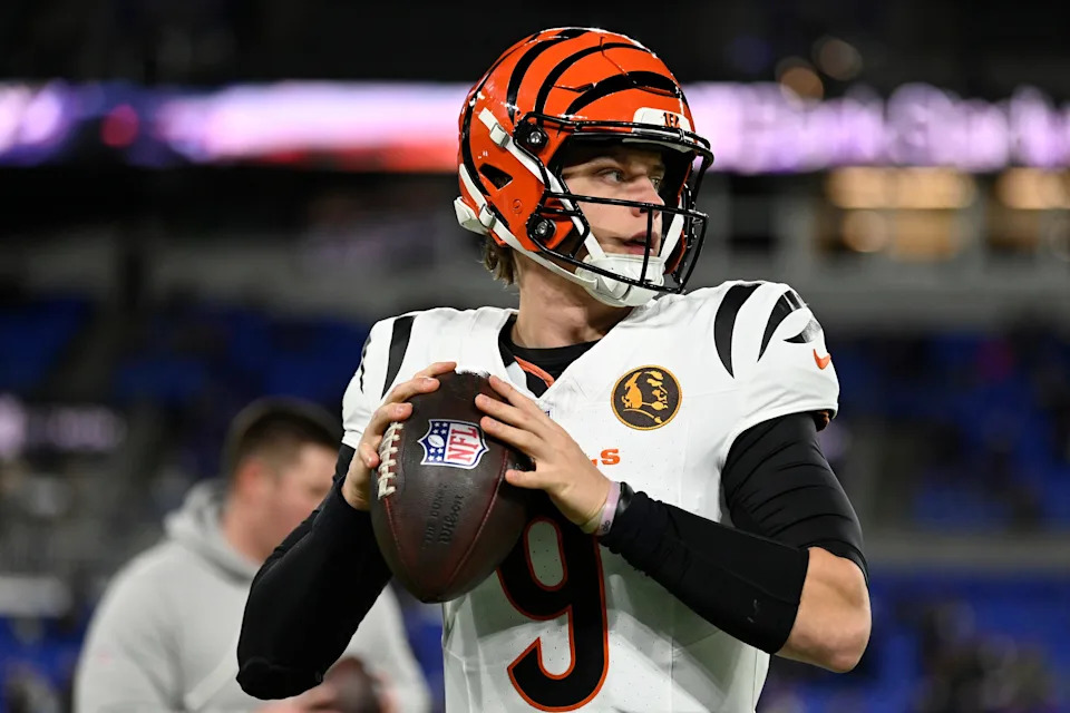Cincinnati Bengals quarterback Joe Burrow (9) practices before the game at M&T Bank Stadium.