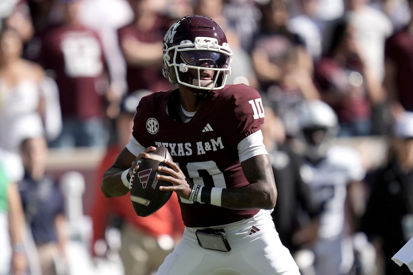 Texas A&M quarterback Marcel Reed (10) looks to pass downfield against Samford during the...