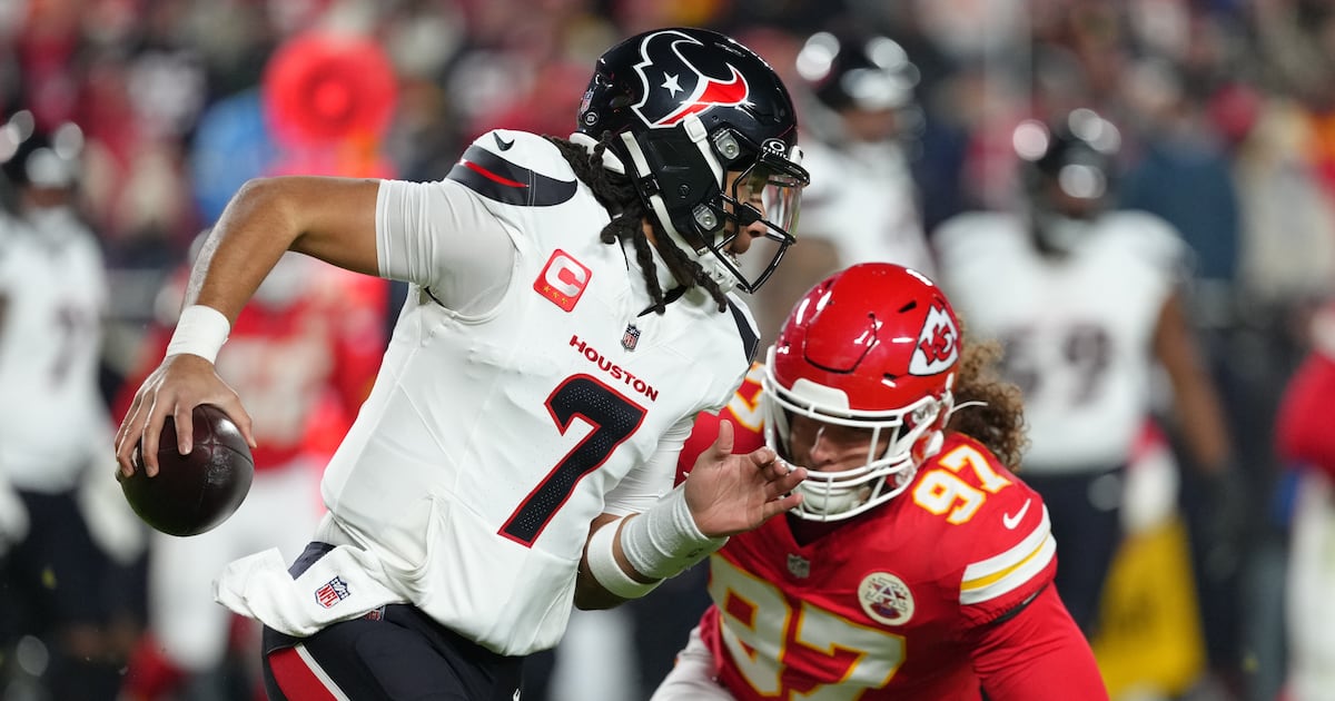 Houston Texans stifle Pat Mahomes, Kansas City Chiefs to keep pace in AFC South race