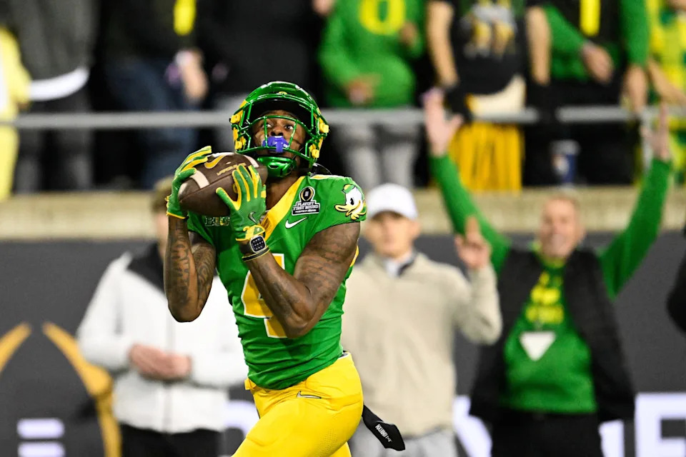 Dec 20, 2025; Eugene, OR, USA; Oregon Ducks wide receiver Malik Benson (4) makes a catch for a touchdown during the second quarter against the James Madison Dukes at Autzen Stadium. Mandatory Credit: Troy Wayrynen-Imagn Images