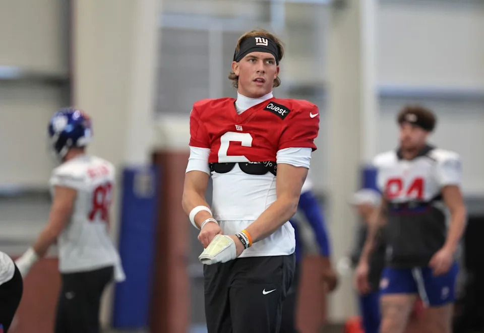 Giants quarterback Jaxson Dart (6) during practice. Charles Wenzelberg / New York Post