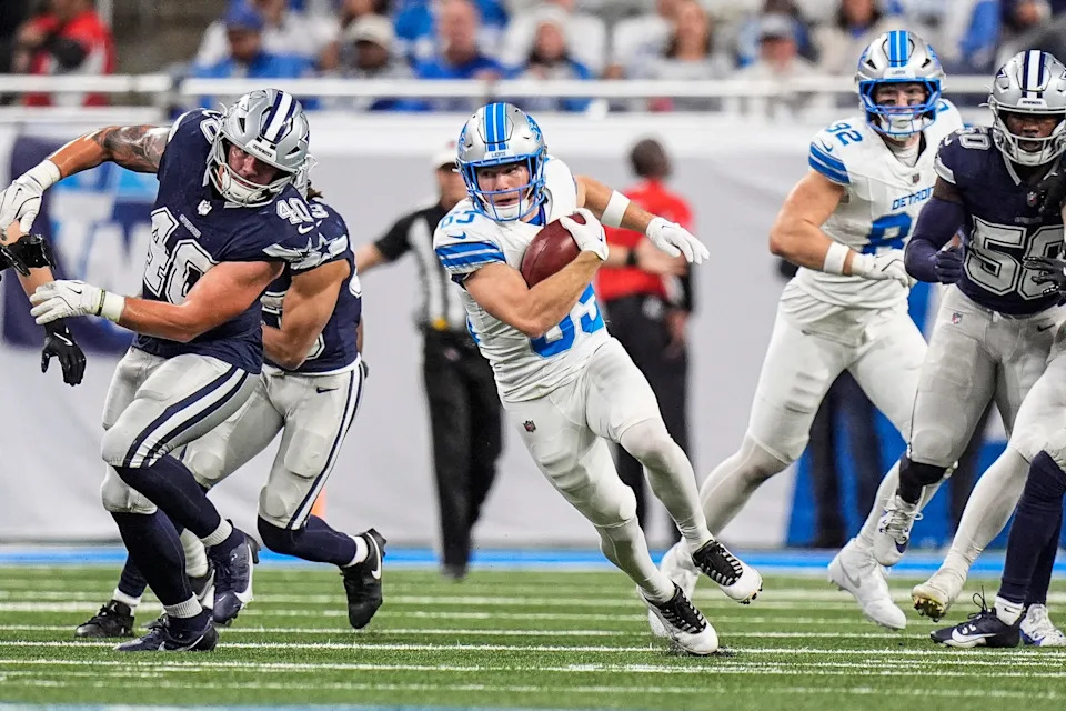 Detroit Lions kick returner Tom Kennedy (85) runs against Dallas Cowboys during the second half at Ford Field in Detroit on Thursday, Dec. 4, 2025.