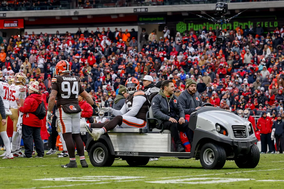 CHARLOTTE, NORTH CAROLINA – AUGUST 08: Quarterback Shedeur Sanders #12 of the Cleveland Browns reacts at the line of scrimmage in the first half during the NFL Preseason 2025 game against the Carolina Panthers at Bank of America Stadium on August 08, 2025 in Charlotte, North Carolina. (Photo by Jared C. Tilton/Getty Images) | Jeff Lange / USA TODAY NETWORK via Imagn Images