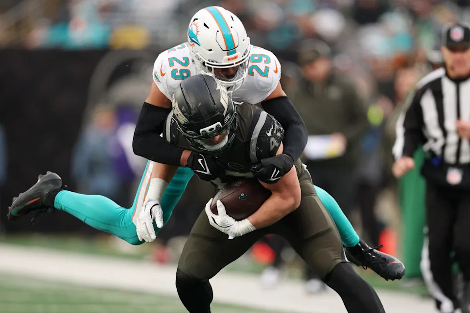 Dec 7, 2025; East Rutherford, New Jersey, USA; Miami Dolphins safety Minkah Fitzpatrick (29) tackles New York Jets fullback Andrew Beck (47) during the second half at MetLife Stadium. Mandatory Credit: Vincent Carchietta-Imagn Images