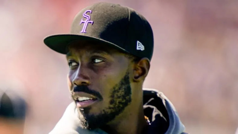 Ran Carthon and Kwesi Adofo-Mensah talk during a joint NFL practice.