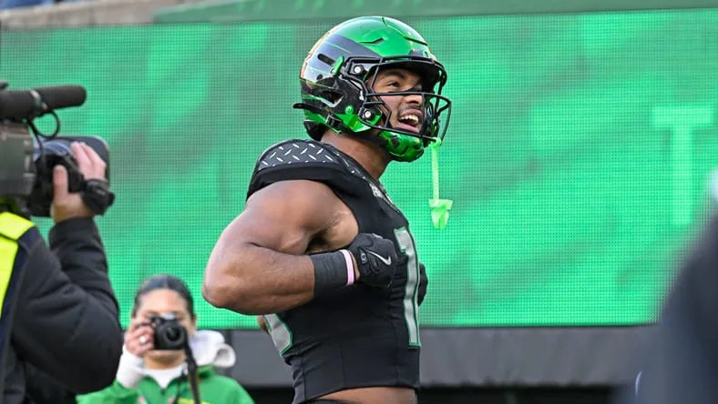 Nov 22, 2025; Eugene, Oregon, USA; Oregon Ducks tight end Kenyon Sadiq (18) celebrates scoring a touchdown during the first half against the Southern California Trojans at Autzen Stadium. Mandatory Credit: Troy Wayrynen-Imagn Images