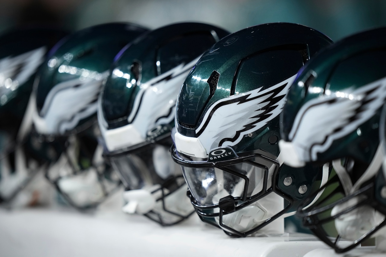 Former Eagles give their opinions on how to fix the team’s struggling offense