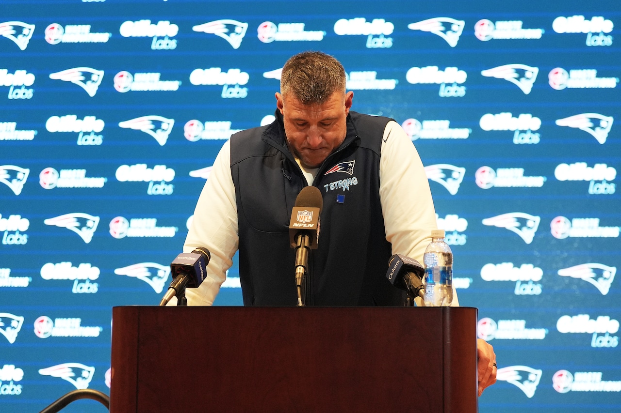 McDermott takes high road after Vrabel complains about officiating in Patriots-Bills game