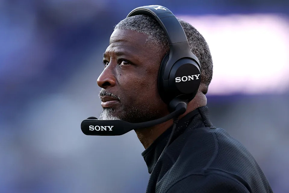 BALTIMORE, MARYLAND - NOVEMBER 23: Head coach Aaron Glenn of the New York Jets looks on in the second half of the game against the Baltimore Ravens at M&T Bank Stadium on November 23, 2025 in Baltimore, Maryland. (Photo by Patrick Smith/Getty Images)