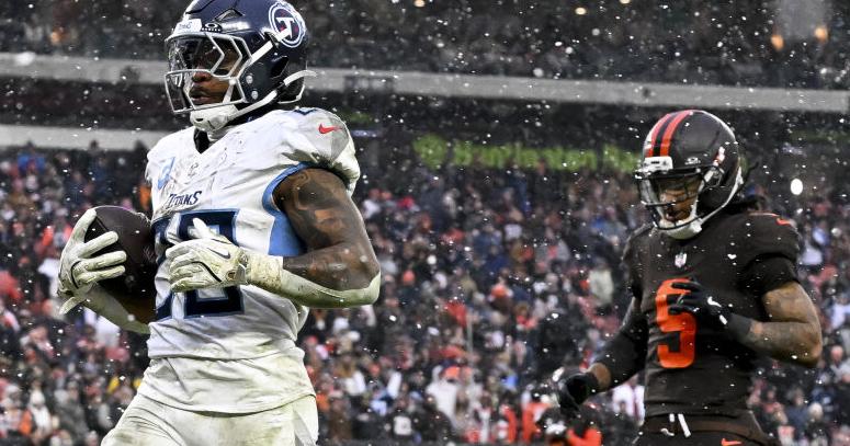 Titans take surprising path to second victory of season | Football