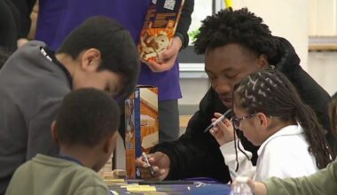 Baltimore Ravens players teach kids lesson in finance | Good News