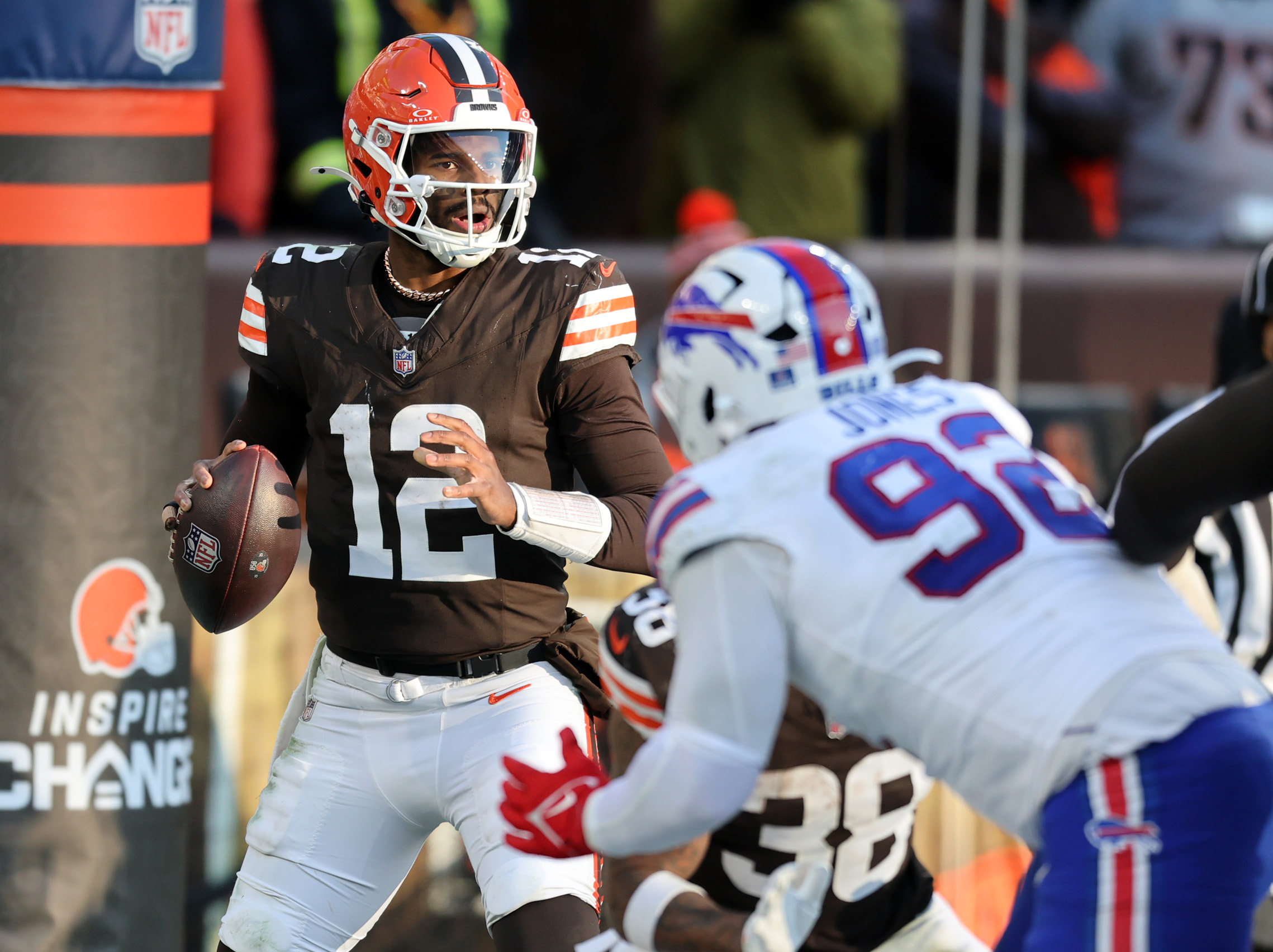 Cleveland Browns quarterback Shedeur Sanders looks to throw against the Buffalo Bills in the second half. 