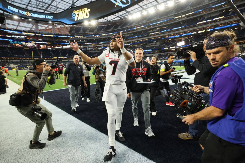 Houston Texans quarterback C.J. Stroud (7) acknowledges the fans as he leaves the field.