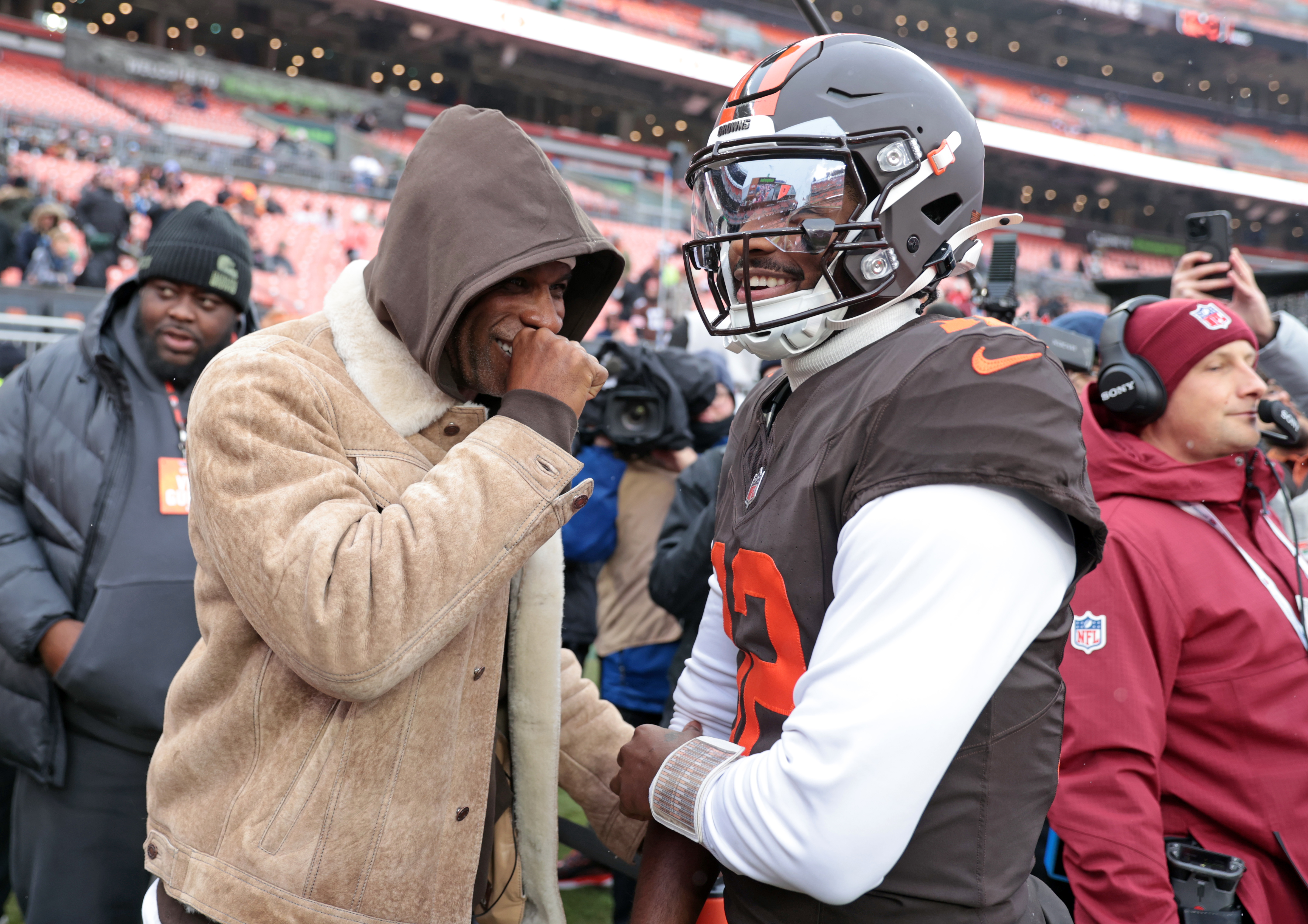 Deion Sanders talks to his son, Cleveland Browns quarterback Shedeur Sanders, prior to the game against the Tennessee Titans. 
