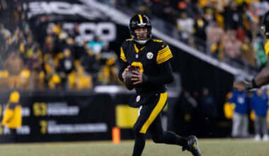 Steelers beat Dolphins 28–15 with two touchdown passes from Aaron Rodgers