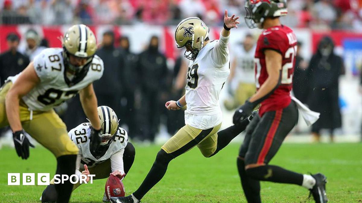 Charlie Smyth kicking