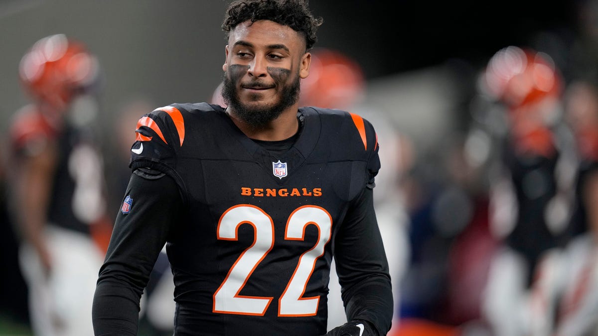 Bengals coaches rally around embattled starter before free agency