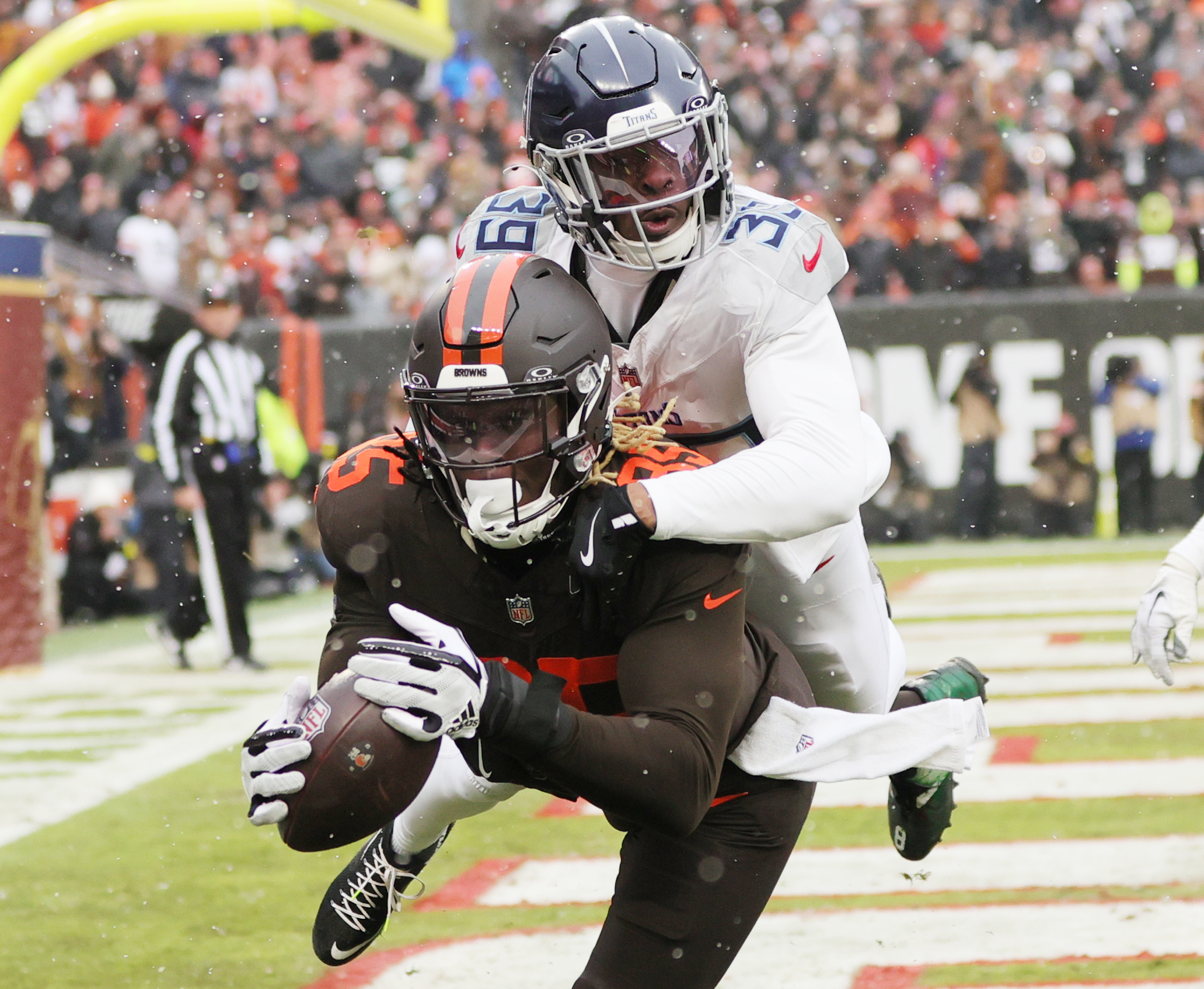 Cleveland Browns tight end David Njoku hauls in a touchdown reception as he is hit by Tennessee Titans cornerback Darrell Baker Jr. in the first half at Huntington Bank Field.