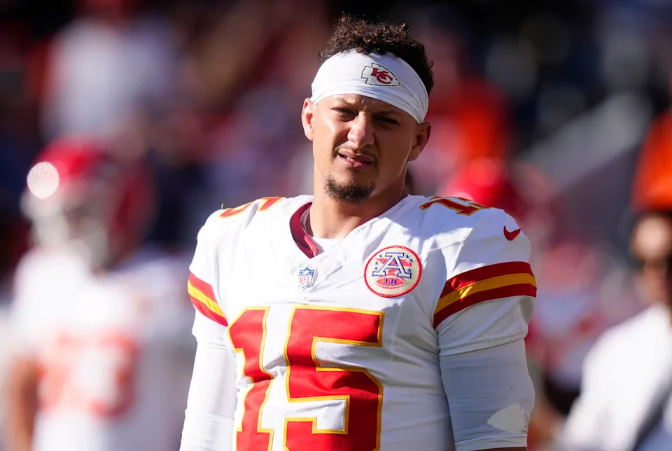 Kansas City Chiefs quarterback Patrick Mahomes (15) before the game against the Denver Broncos.© Ron Chenoy-Imagn Images