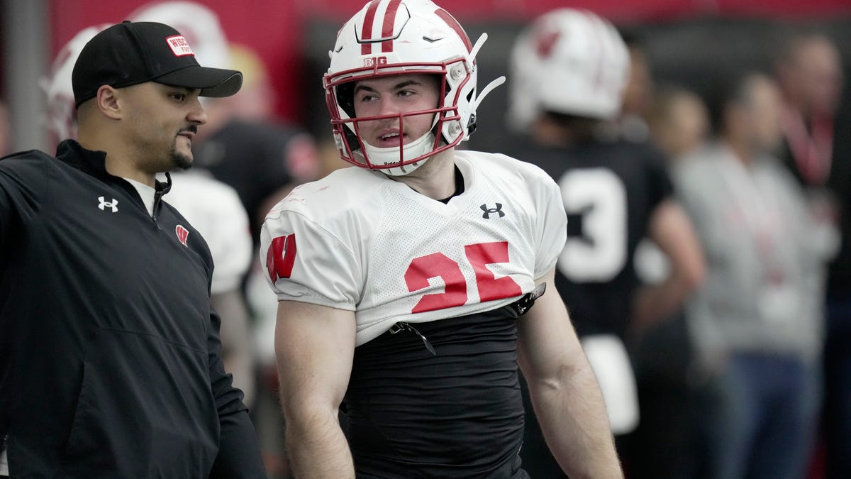 Wisconsin football transfer portal tracker. Who's going, arriving