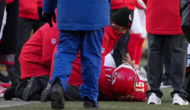 Mahomes injured late as Chargers eliminate Chiefs from playoff contention with 16-13 victory