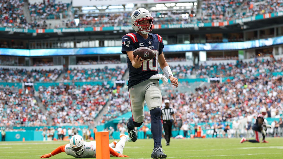 Miami Dolphins vs New England Patriots picks, odds for NFL Week 18