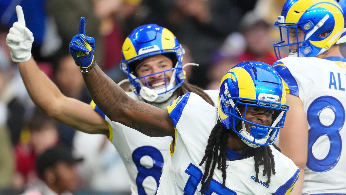 Uniform choices for Week 14 matchup