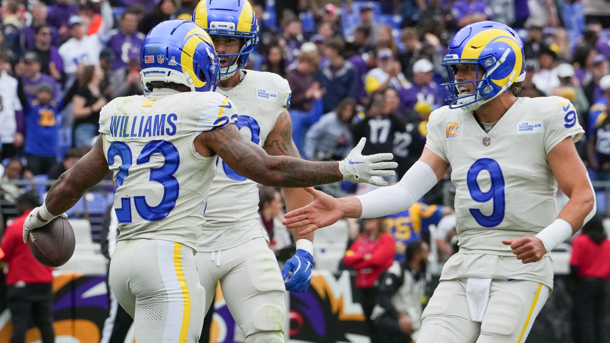 Bone for LA, Atlanta rocking throwbacks