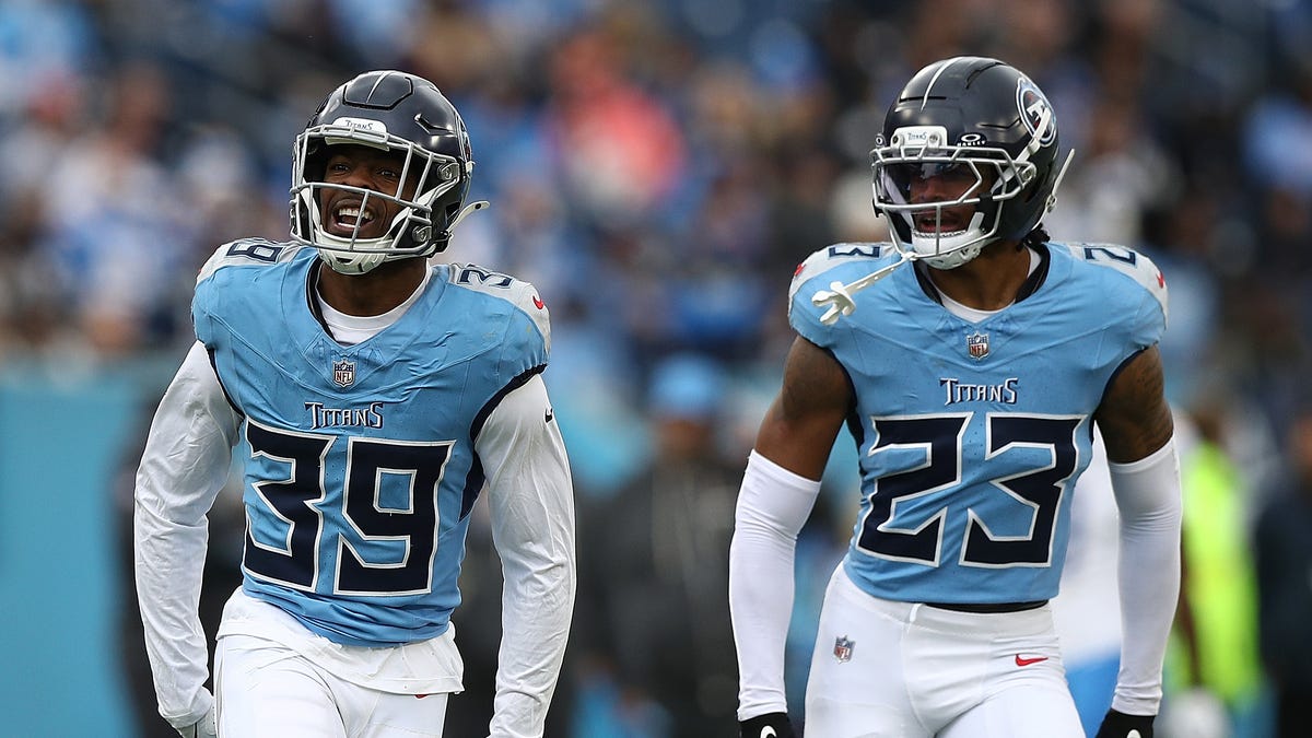 Tennessee Titans juggle roster, place three on injured reserve
