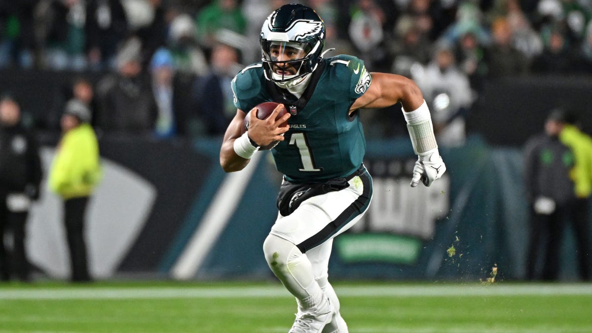 Shop the best Cyber Monday deals on NFL gifts for Eagles fans