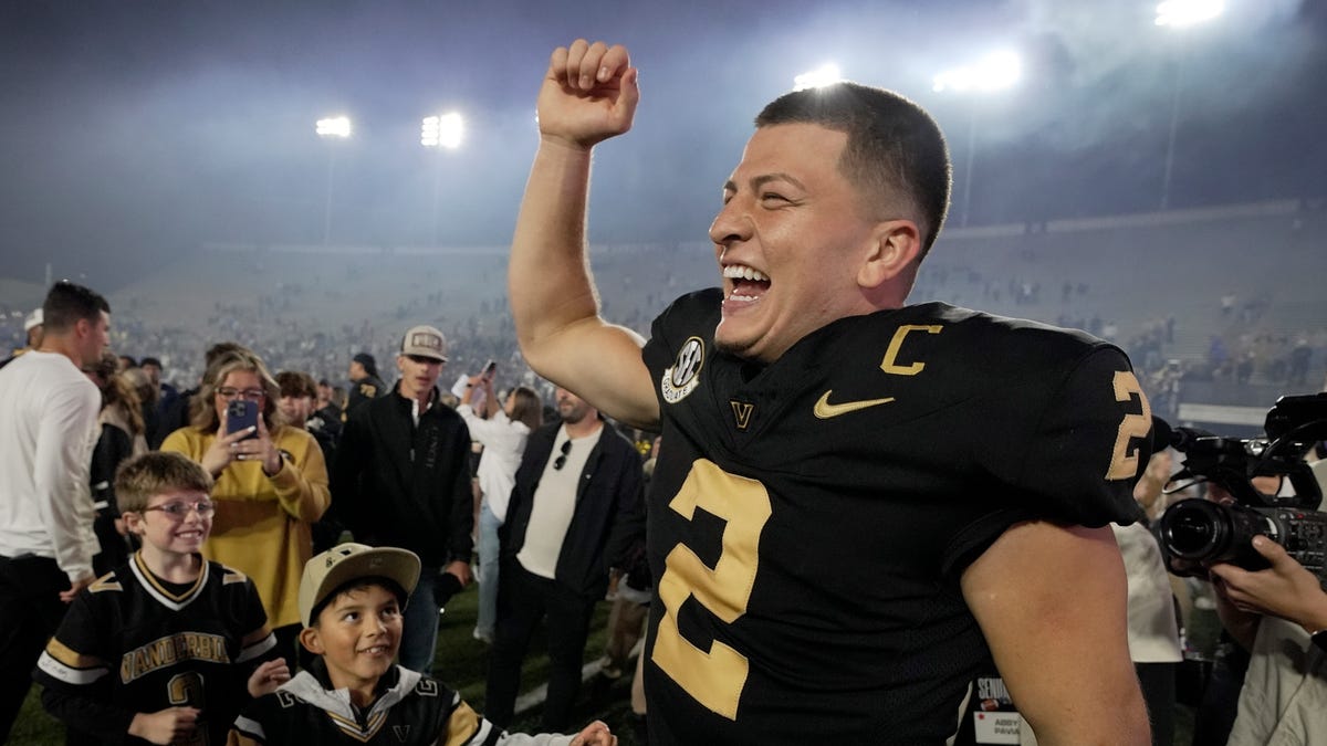 When are bowl games announced? 2025 College Football bowl schedule