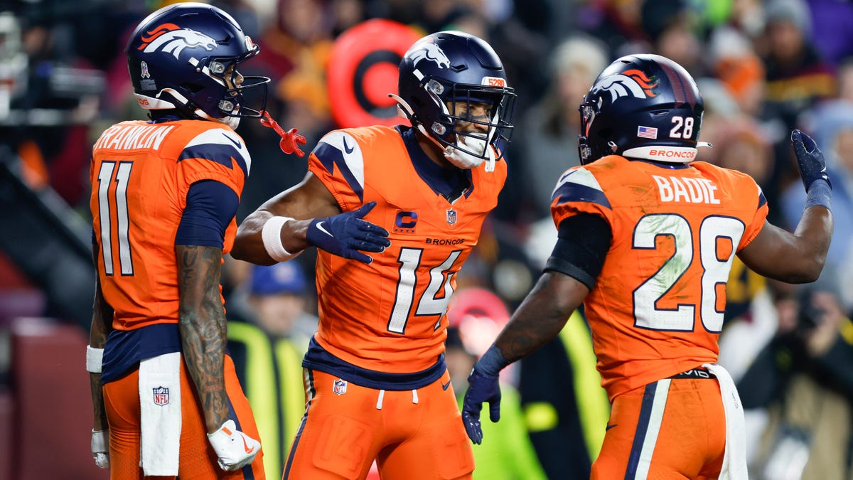 Broncos, Bears now hold top seeds