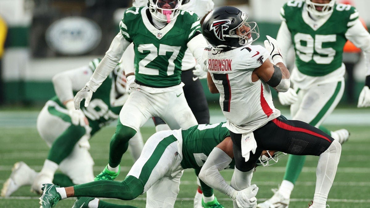 Bijan Robinson player props odds, tips and betting trends for Week 14