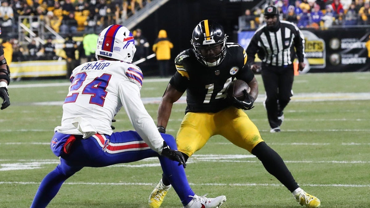 Kenneth Gainwell player props odds, tips and betting trends for Week 14