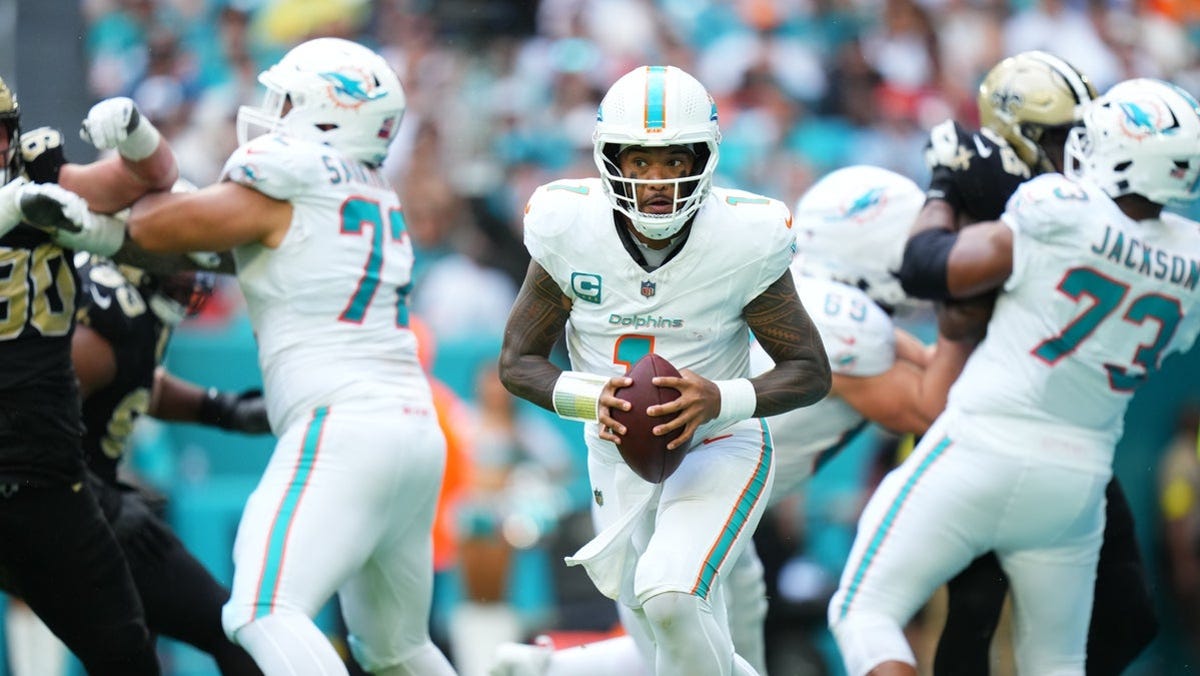 Tua Tagovailoa player props odds, tips and betting trends for Week 14