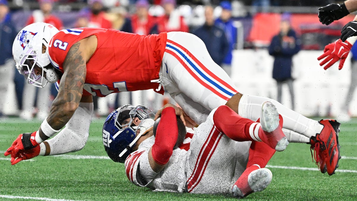 Jeff Saturday implores New York Giants' Jaxson Dart to protect himself