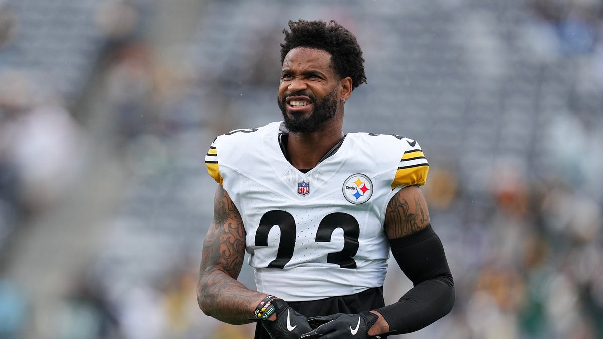 Steelers waive Darius Slay Jr., add Adam Thielen in roster shake-up
