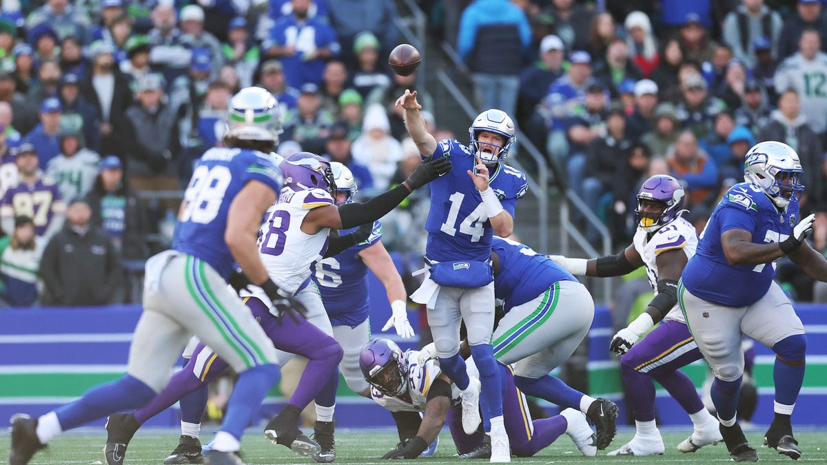 Seahawks offense hindered by blitz-happy Vikings in Week 13
