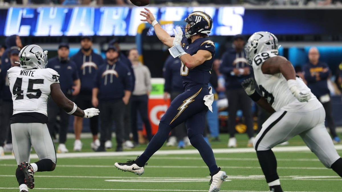 Eagles vs. Chargers spread, line, over/under