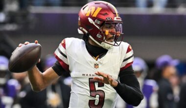 Commanders QB hurts left elbow